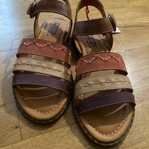 New unworn Pikolinos sandals